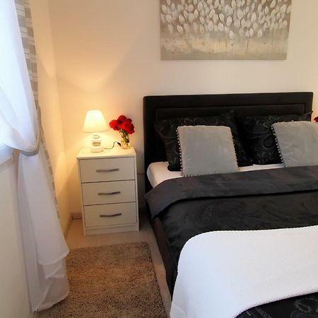 شقة Apartman Ana Otočac المظهر الخارجي الصورة
