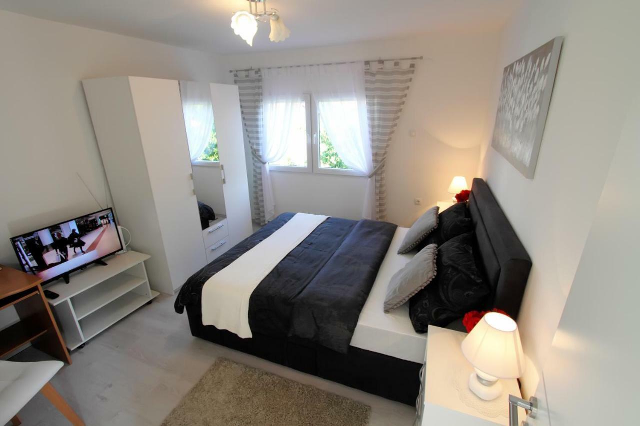 شقة Apartman Ana Otočac المظهر الخارجي الصورة