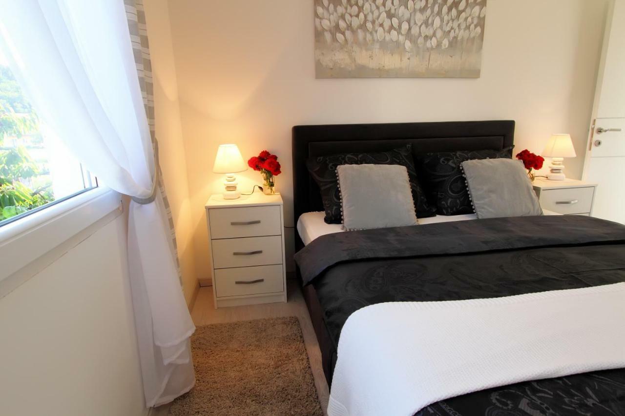 شقة Apartman Ana Otočac المظهر الخارجي الصورة