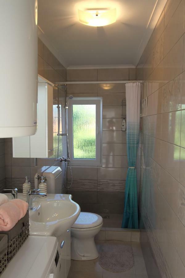 شقة Apartman Ana Otočac المظهر الخارجي الصورة