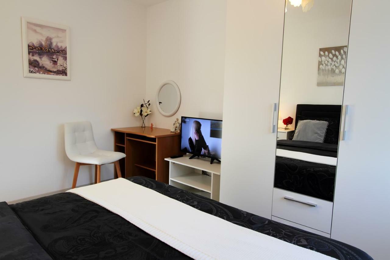 شقة Apartman Ana Otočac المظهر الخارجي الصورة