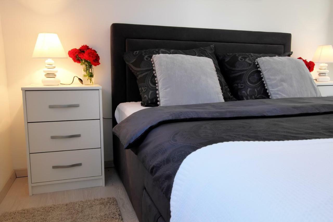 شقة Apartman Ana Otočac المظهر الخارجي الصورة