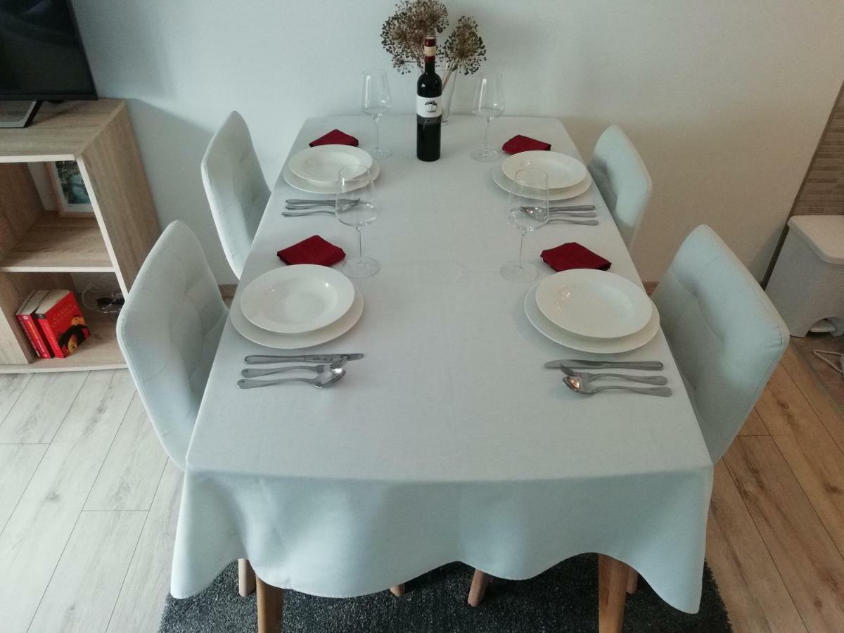 شقة Apartman Ana Otočac المظهر الخارجي الصورة